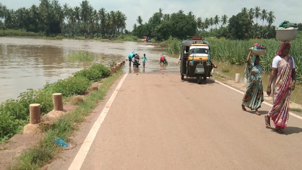 Naviluthirtha Dam Water Released To Malaprabha River; Some Villages Flooded Naviluthirtha Dam Water Released To Malaprabha River; Some Villages Flooded