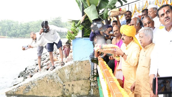 CM Basavaraj Bommai offered bagina to Krishna River at Almatti Dam CM Basavaraj Bommai offered bagina to Krishna River at Almatti Dam