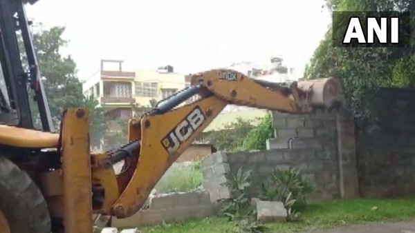 ಪೂರ್ವಂಕರ ವಾದ ಬೇರೆ