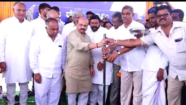 ಮೆಗಾ ಡೇರಿಗೆ ಸಿಎಂ ಶಂಕುಸ್ಥಾಪನೆ