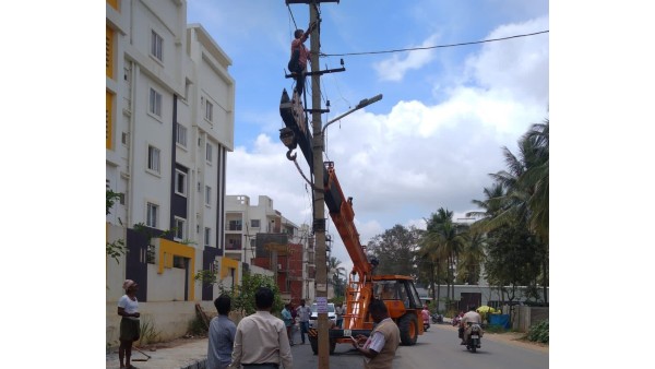 Electric pole clearance in middle of Balagere Main road at Mahadevpur Zone under BBMP Electric pole clearance in middle of Balagere Main road at Mahadevpur Zone under BBMP