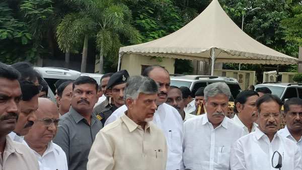 ಎನ್ಟಿಆರ್ ವಿವಿ ಮರುನಾಮಕರಣಕ್ಕೆ ನಾಯ್ಡು ಕೆಂಡಾಮಂಡಲ
