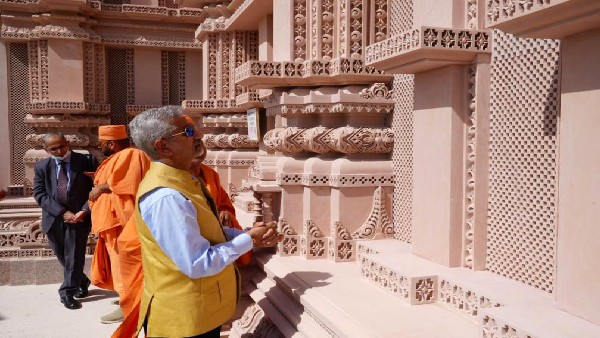 External Affairs Minister Jaishankar visits Dubais first Hindu temple External Affairs Minister Jaishankar visits Dubais first Hindu temple
