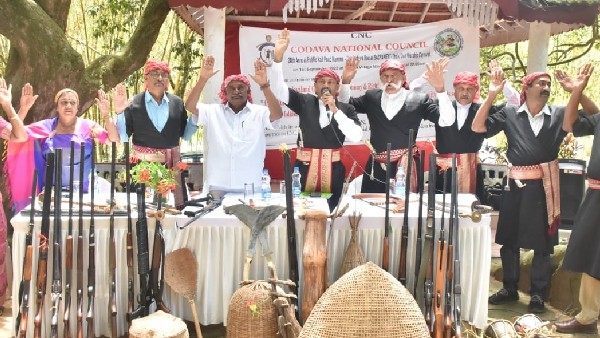 ಹಿರಿಯರಿಂದ ಕಿರಿಯರಿಗೆ ಆಶೀರ್ವಾದ