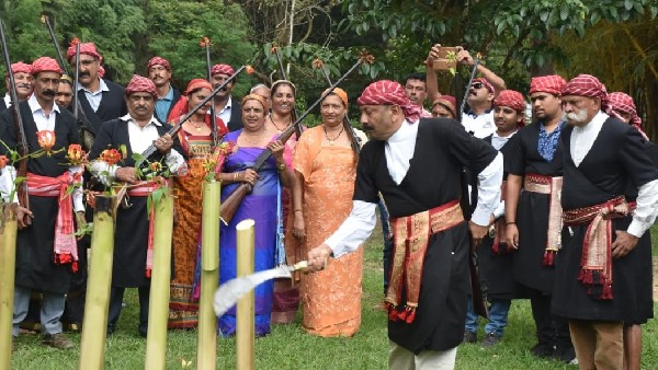ಕೃಷಿ ಚಟುವಟಿಕೆಯಲ್ಲಿ ತಲ್ಲೀನರಾಗುತ್ತಿದ್ದ ರೈತ