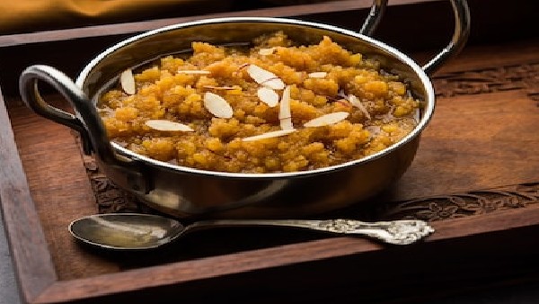 ಸಿಂಗಾರ್ ಹಿಟ್ಟಿನ ಹಲ್ವಾ ಮಾಡುವ ವಿಧಾನ:
