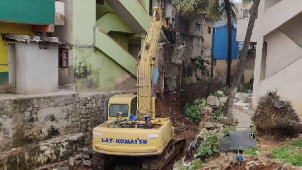 Raja kaluve encroachment Clearance started today in 5 areas of mahadevapura by BBMP Raja kaluve encroachment Clearance started today in 5 areas of mahadevapura by BBMP