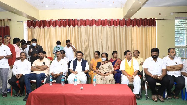 ದೇಶಕ್ಕಾಗಿ ಸಮರ್ಪಣೆ ಮಾಡಿಕೊಳ್ಳಬೇಕು.