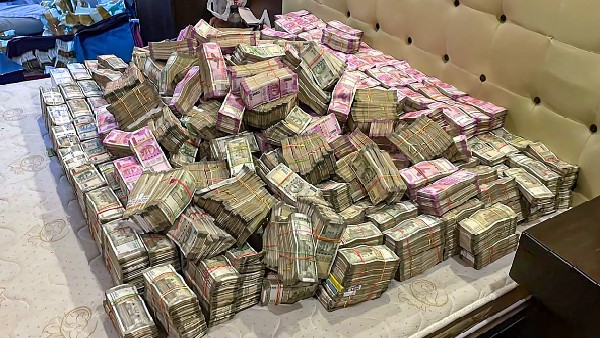 ಅಂಕಿತ ಹಾಕುವುದೊಂದೇ ಉಳಿದಿರುವ ಅಧಿಕಾರ!