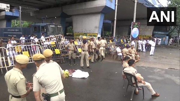 ಸಚಿವಾಲಯದ ಬಳಿ ಪೊಲೀಸರಿಂದ ತಡೆ