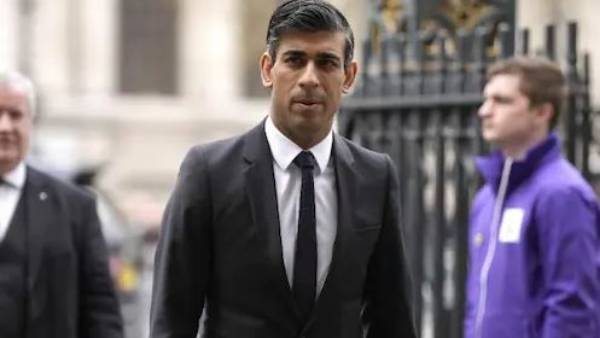 UK PM Race: Rishi Sunak hits 100 MPs mark, qualifies for UK PM race UK PM Race: Rishi Sunak hits 100 MPs mark, qualifies for UK PM race