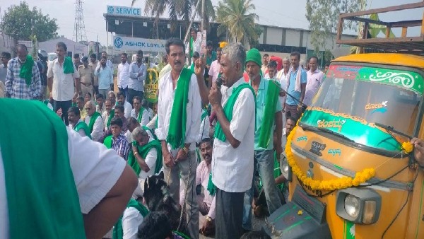 ವೋಟ್ ರಾಜಕಾರಣಿಗಳು ಎಂದು ಕಿಡಿ