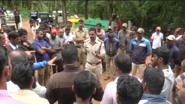 ಬೇಕಾಬಿಟ್ಟಿ ಶುಲ್ಕಕ್ಕೆ ಕಡಿವಾಣ ಹಾಕಲು ಆಗ್ರಹ