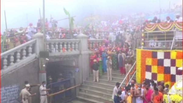 ದೋಸೆಯಿಟ್ಟು ದೀಪಹಚ್ಚಿ ಪೂಜೆ