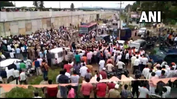 ಕಾರ್ಯಕ್ರಮಕ್ಕೆ ಅಧಿಕಾರಿಗಳ ಕುಮ್ಮಕ್ಕು