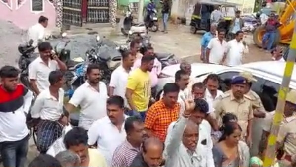 ಕಾರ್ಯಕ್ರಮಕ್ಕೆ ಕಾರಣರಾದವರನ್ನು ಅಮಾನತು ಮಾಡಿ
