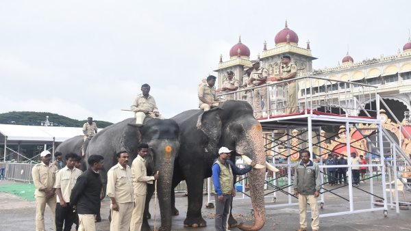 ಜನರ ಅನುಕೂಲಕ್ಕೆ ಛತ್ರ ನಿರ್ಮಾಣ