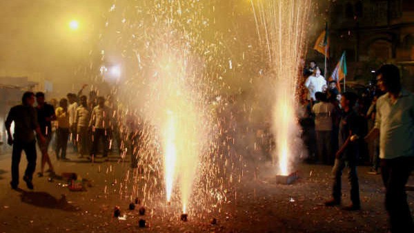 ದೀಪಾವಳಿಯ ಪಟಾಕಿಗಳಿಂದ ವಾಹನ ರಕ್ಷಿಸಲು ಏನು ಮಾಡಬೇಕು?