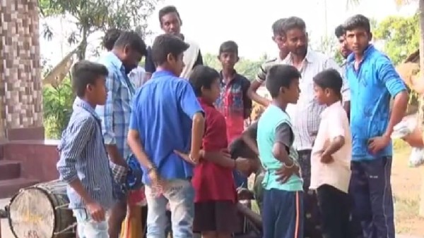 ಹಬ್ಬ ಆಚರಿಸುತ್ತೇವೆ ಎಂದ ಯುವಕರು