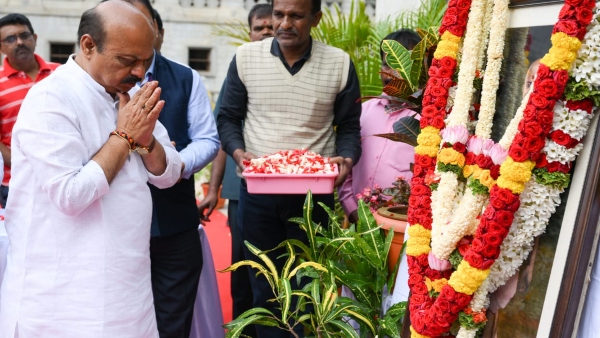 ಗಾಂಧಿ-ಶಾಸ್ತ್ರಿಜಿ ಮಧ್ಯೆ ಸಾಮ್ಯಗಳು ಇವೆ