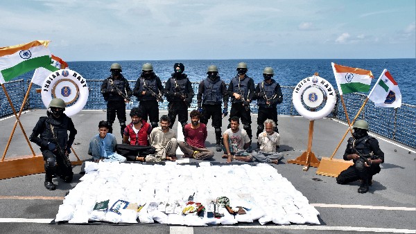 1200 crore rupees value Afghan Heroin caught on way to india on iranian Boat, Came via Pak 1200 crore rupees value Afghan Heroin caught on way to india on iranian Boat, Came via Pak