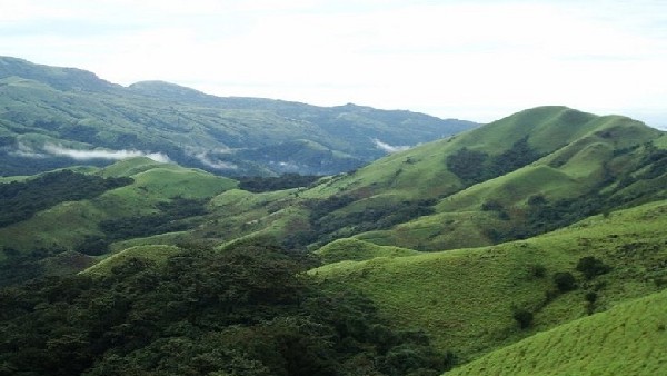 ಮಡಿಕೇರಿಗೆ ಸುಮಾರು ಇಪ್ಪತ್ತು ಕಿ.ಮೀ. ದೂರ