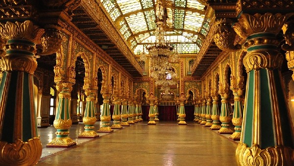 ರಾಜವೈಭವ ಸೂಚಿಸುವ ದರ್ಬಾರ್ ಹಾಲ್