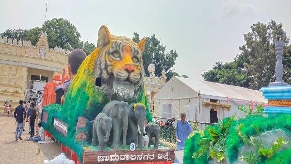 ಗಮನ ಸೆಳೆದ ಕೆಲವು ಸ್ತಬ್ಧಚಿತ್ರಗಳು
