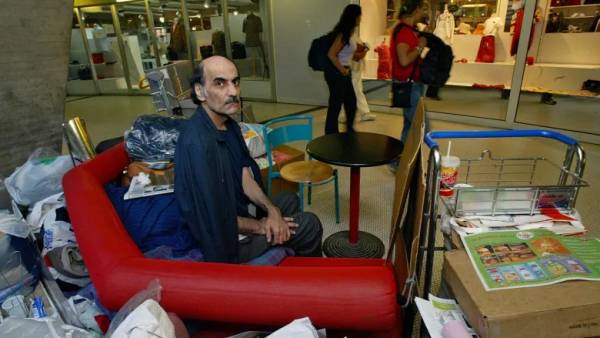 The Iranian man who inspired the film The Terminal, died at the Charles de Gaulle airport The Iranian man who inspired the film The Terminal, died at the Charles de Gaulle airport