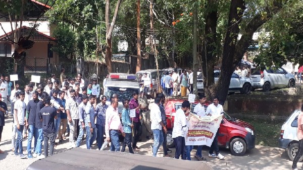 Insulted Vinay Guruji on Social Media; Followers Protest in Koppa Insulted Vinay Guruji on Social Media; Followers Protest in Koppa