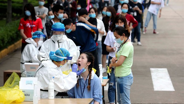 Covid protest: China arrests BBC journalist while reporting Covid protest: China arrests BBC journalist while reporting