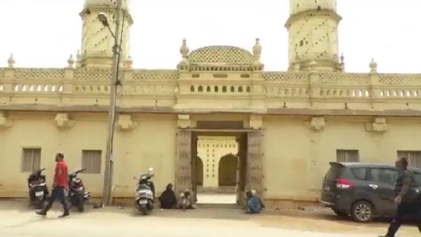 Jamia Mosque row: Bajarang dal sabmits PIL to HC, demands to vacate Jamia Mosque row: Bajarang dal sabmits PIL to HC, demands to vacate