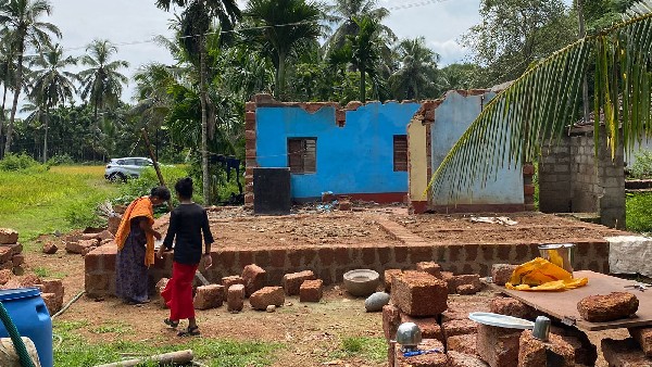 ಬೆಂಕಿ ಅಪಘಾತದಲ್ಲಿ ನೆಲ ಸಮವಾದ ದೈವಾರಾಧಕರ ಮನೆ