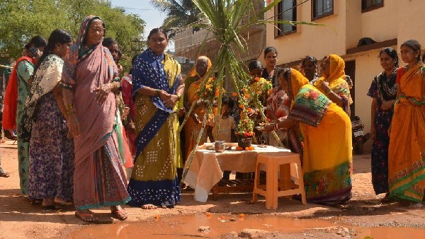 People Performing Tulsi Puja on the Pothole Road in Hubballi to Embarrass Government People Performing Tulsi Puja on the Pothole Road in Hubballi to Embarrass Government