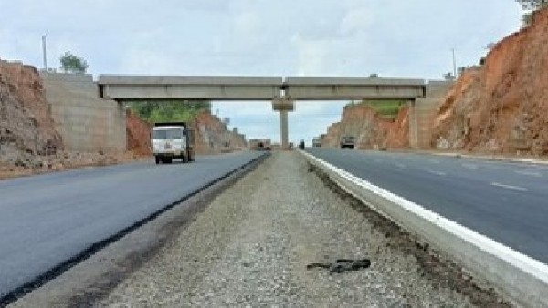 ಕಾರುಗಳ ಮೇಲ್ಮೆವರೆಗೂ ನೀರು