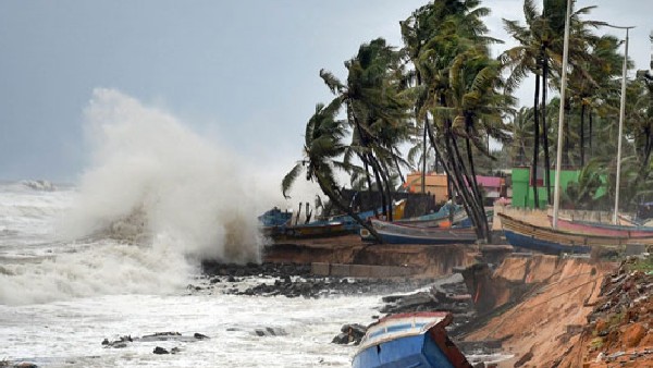 Heavy rains in Tamil Nadu, Puducherry, Andhra till December 8- IMD Heavy rains in Tamil Nadu, Puducherry, Andhra till December 8- IMD