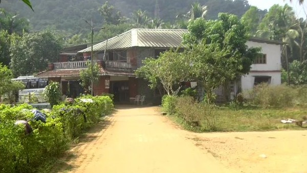 ರೆಸಾರ್ಟ್ನಲ್ಲಿ ಉಳಿದ ಹೊರರಾಜ್ಯದ ಕಾರ್ಮಿಕರು