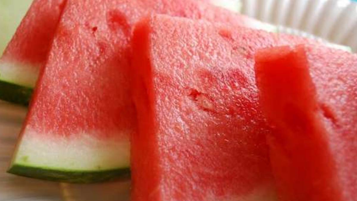 ಬಿಸಿಲನಾಡು ರಾಯಚೂರಿನಲ್ಲಿ ನೆತ್ತಿ ಸುಡುತ್ತಿರುವ ಬಿಸಿಲು, ಕಲ್ಲಂಗಡಿ ಹಣ್ಣಿನ