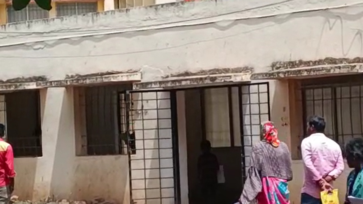 ಧಾರವಾಡ ಜಿಲ್ಲಾಸ್ಪತ್ರೆಯಲ್ಲಿ ಕುಡಿಯವ ನೀರಿನ ಕೊರತೆ, ರೋಗಿಗಳ ಪರದಾಟ Lack of