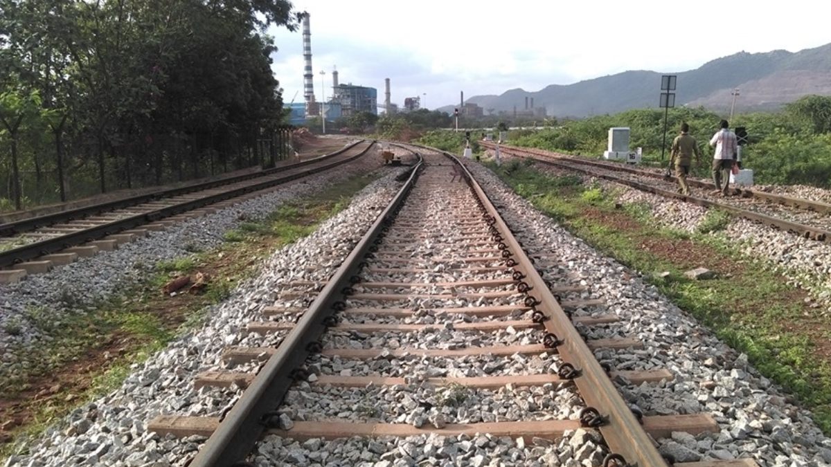 ಗ್ಯಾರಂಟಿ ಘೋಷಣೆಗಳು; ರೈಲ್ವೆ ಯೋಜನೆಗಳಿಗೆ ಹಣದ ಕೊರತೆ? Five Guarantee Scheme