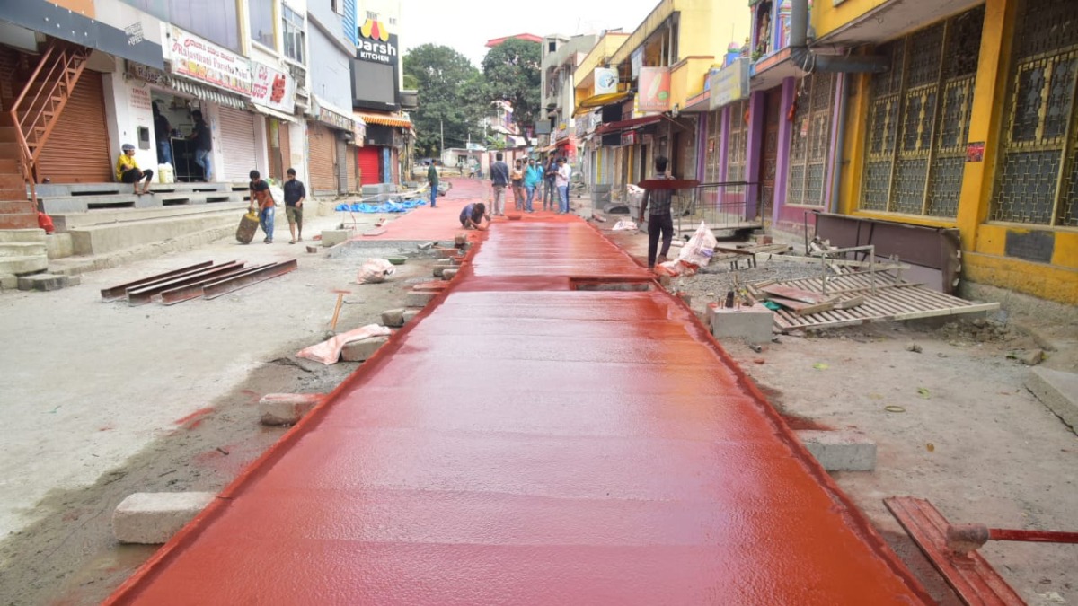 VV Puram Food Street ಭರದಿಂದ ಸಾಗಿದ ಫುಡ್ ಸ್ಟ್ರೀಟ್ ನವೀಕರಣ ಕಾರ್ಯ ಗೋಡೆ