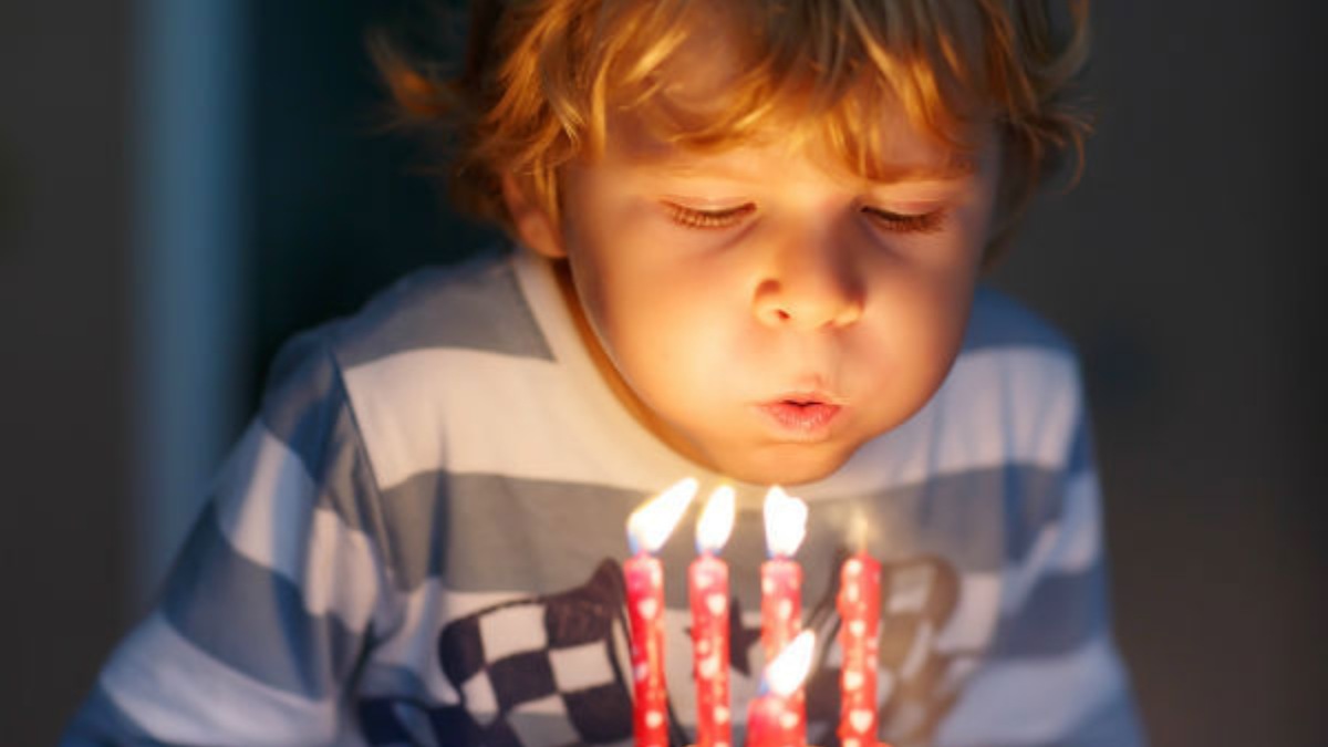 Cake Birthday ಹುಟ್ಟುಹಬ್ಬದಂದು ನಾವು ಕೇಕ್ ಕತ್ತರಿಸಿ ಮೇಣದಬತ್ತಿ ಏಕೆ