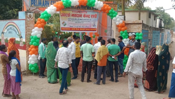 ವಾರಣಾಸಿಯಲ್ಲಿ ಹೆಚ್ಚಿನ ಸಂಖ್ಯೆಯಲ್ಲಿ ಮತದಾರರ ಆಗಮನ