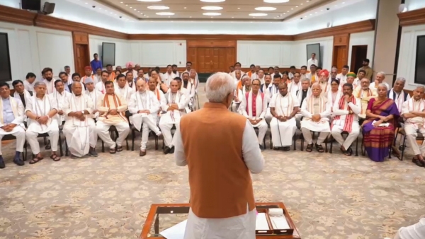 ಚಹಕೂಟದಲ್ಲಿ ಭಾಗಿಯಾಗಿದ್ದವರಿಗೆ ಮೋದಿ ಕಿವಿಮಾತು