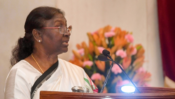 ಧ್ವಜಾರೋಹಣ ನೆರವೇರಿಸಿದ ರಾಷ್ಟ್ರಪತಿ ದ್ರೌಪದಿ ಮುರ್ಮು