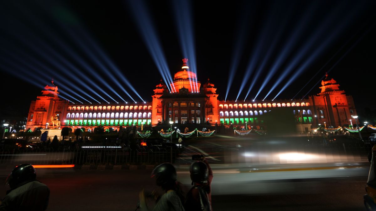 ರಾಜ್ಯಪಾಲ ಗೆಹ್ಲೋಟ್ ರಿಂದ ಧ್ವಜಾರೋಹಣ