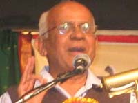 Prof. A.R. Mitra speaking at Vasantha Sahitytotsava, Chicago