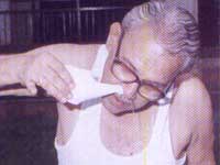 GV Kulkarni demonstrating Jalaneti