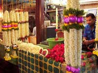 A flower shop in Shivajinagar - Image courtesy : Ravikumar, Metroblogger