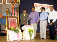 Basavaraj Horatti inaugurating Guruvandane to Shivakumar Swamiji in Washington DC